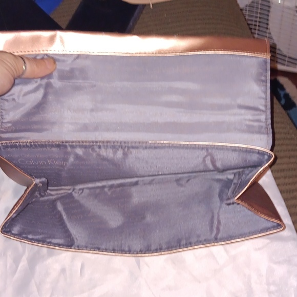 CALVIN KLEIN GOLD CLUTCH - Picture 6 of 6